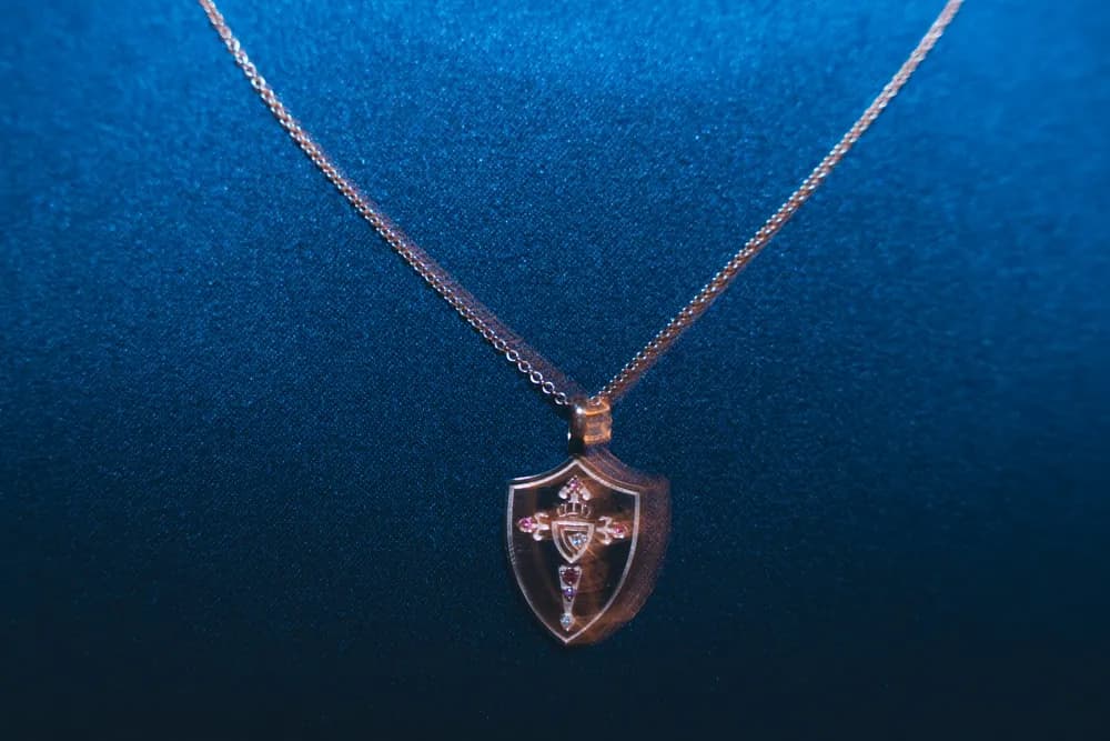 Colgante Balaídos con el escudo engastado en piedras