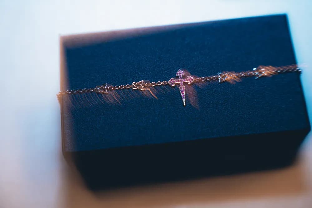 Pulsera Ría de cadena con el escudo en el centro