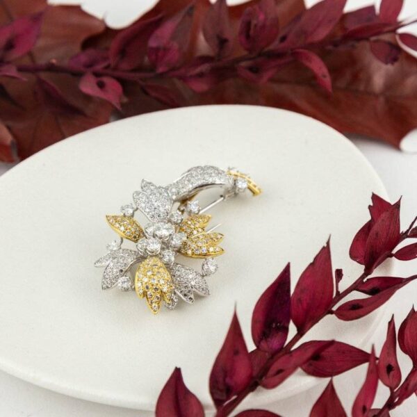 Broche de oro y brillantes Suiza modelo 28040