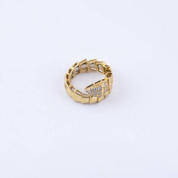 Sortija de oro amarillo con serpiente de brillantes