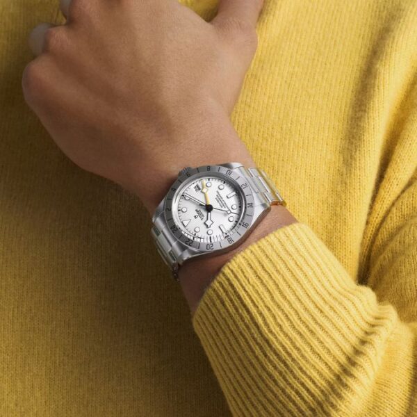 tudor-black-bay-pro-blanco-39mm-m79470-0004