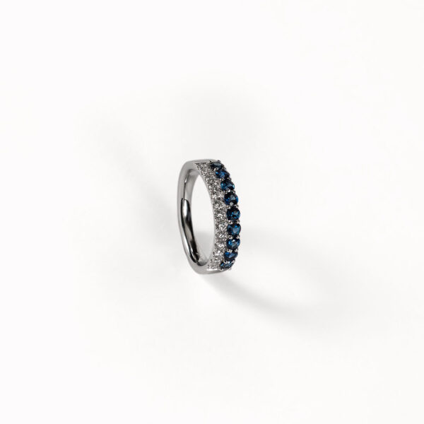 Sortija oro blanco de brillantes y zafiros