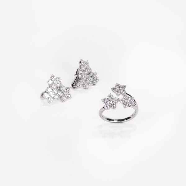 Conjunto oro blanco con flores de brillantes
