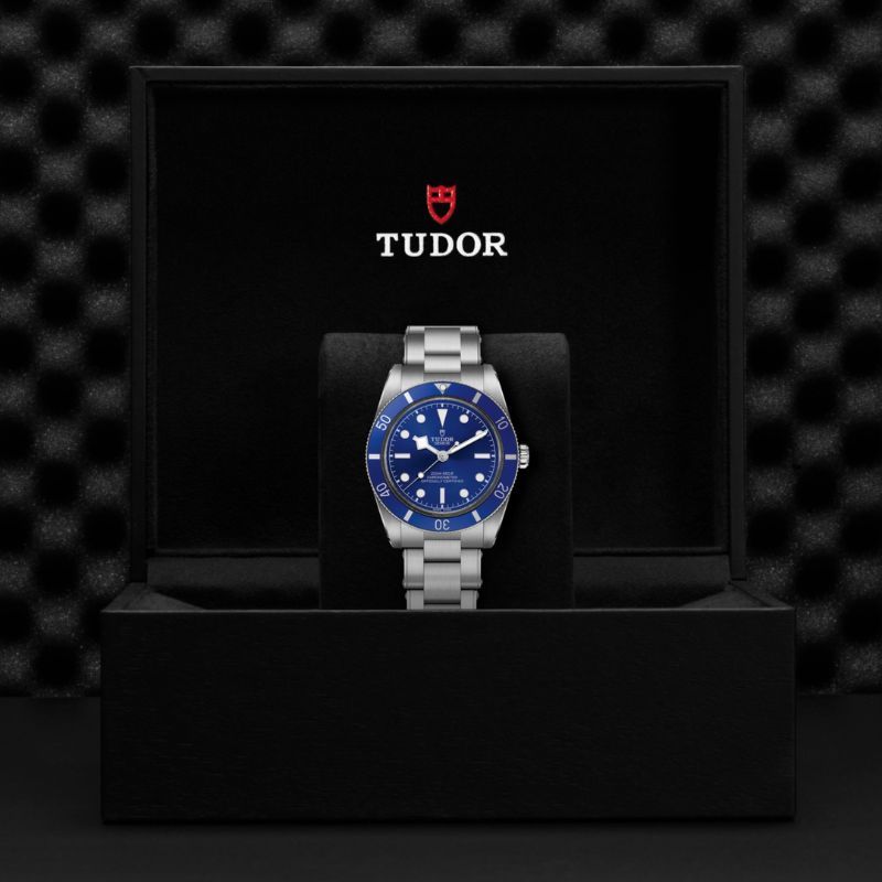 tudor-black-bay-54-37mm-azul-brazalete-acero-m79000b-0001